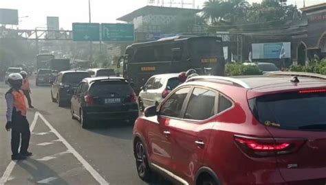 Pagi Ini Polisi Berlakukan One Way Menuju Kawasan Puncak Bogor