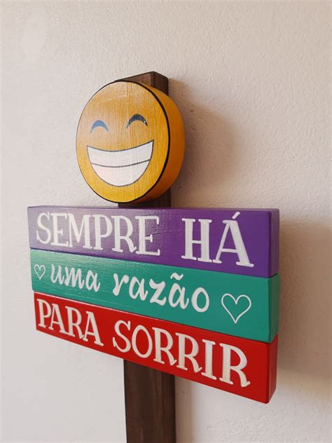 Placa para Jardim Frase Sempre Há Uma Razão para Sorrir