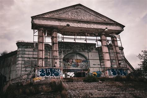 Acrópolis El centro comercial abandonado en Edomex El Hormiguero