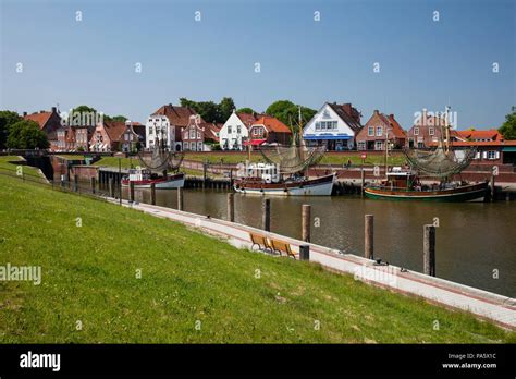 Krabbe Cutter Hafen Greetsiel Krummhörn Ostfriesland Niedersachsen