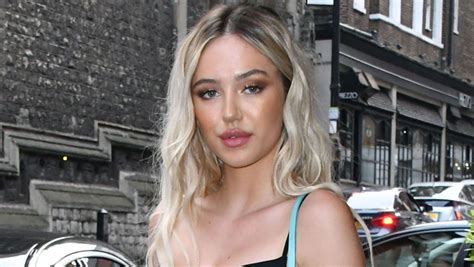 Delilah Belle Hamlins Bikini Goes Paddle Boarding With Bf Eyal Booker