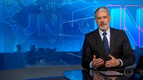 Falha técnica do Jornal Nacional deixa William Bonner atrapalhado