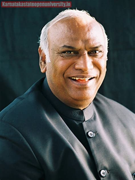 Mallikarjun Kharge Wiki, Biography, Age, Height, Weight, Wife, Family ...