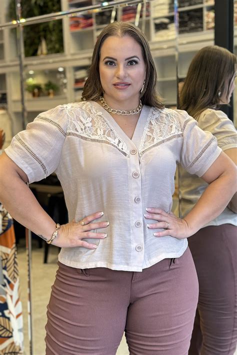 Camisa Plus Size Detalhe Em Renda Bege Vk Moda Plus Size