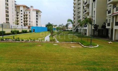 Bhk Apartment Flat For Sale In Emaar Mgf Emerald Estate Sector