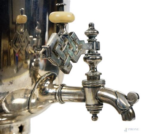 Samovar In Argento Russo Del Xix Secolo Con Vassoio E Coppetta