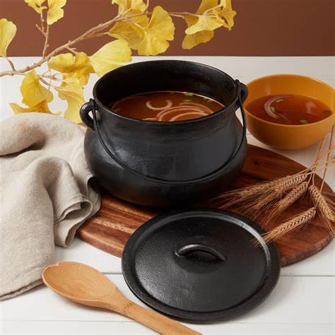 Cast Iron Cauldron Pot With Handle 4 Quart Smith And Clark