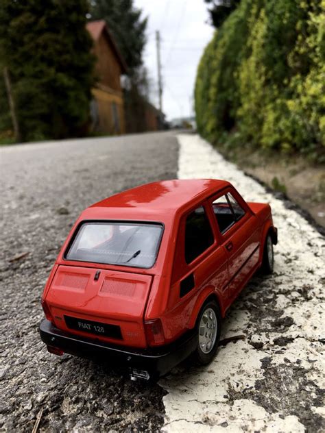 FIAT 126P auta PRL model autka kolekcja 1 24 WELLY Łańcut OLX pl