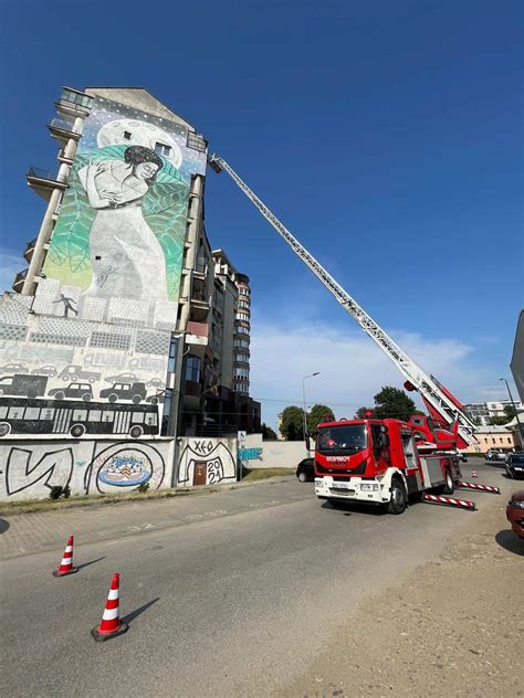 FOTO Intervenție a pompierilor cu autoscara în centrul municipiului