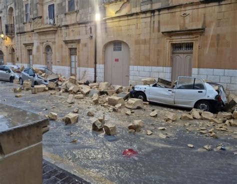 Maltempo Disastro A Malta Per Il Ciclone Balconi Crollati E Strutture