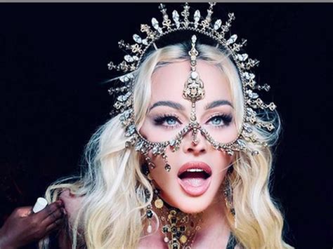 Madonna Pakai Karya Rinaldy Yunardi Jadi Hadiah Ulang Tahun Untuk