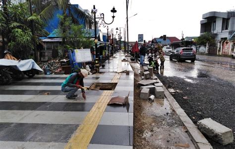 Trotoar Jalan Masjid Jami Mulai Terlihat Proyek Pelebaran Jalan Terus