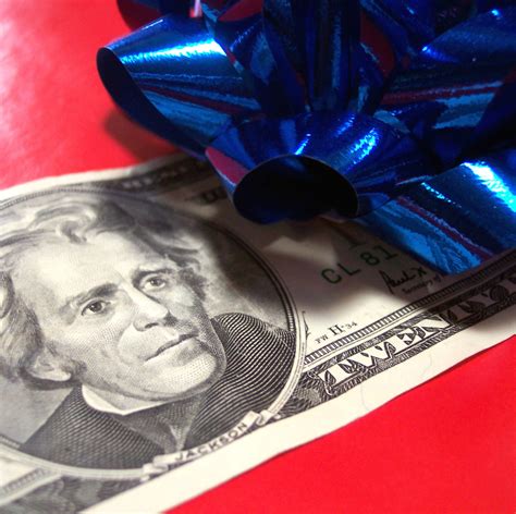 Tips To Making And Sticking To A Holiday Budget