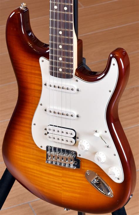 Deluxe Stratocaster Plus Top With Ios Connettivity Mim Fuzzfaced