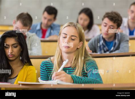 College lecture hall hi-res stock photography and images - Alamy