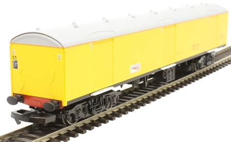 Hornby R Mk Super Guv Adb Qqa In Network Rail Yellow