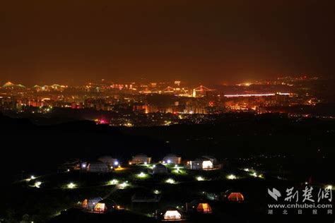 在百里荒俯瞰宜昌夜景 灯光璀璨绚丽多彩 荆楚网 湖北日报网