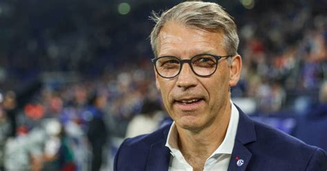 Bundesliga Peter Kn Bel Schaut Schalke Spiel Von Einem Ungewohnten