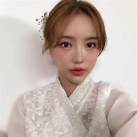 ᴹᴱ ᴱᴬᴿᴬ ♡ Meeara Korean Ulzzang Girl Instagram Areumsongee