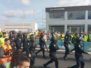 Las Protestas No Cesan Y Se Endurecen Con Varios Enfrentamientos En Las