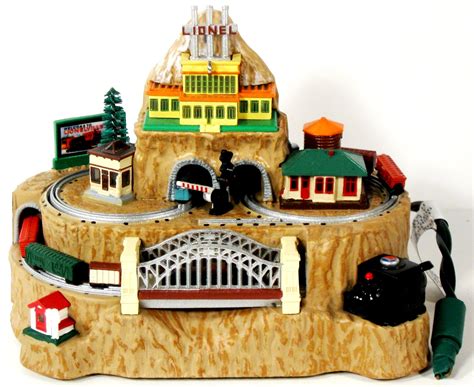 Toys and Stuff: TRAIN TIME: Hallmark Lionel Christmas Tree Ornament