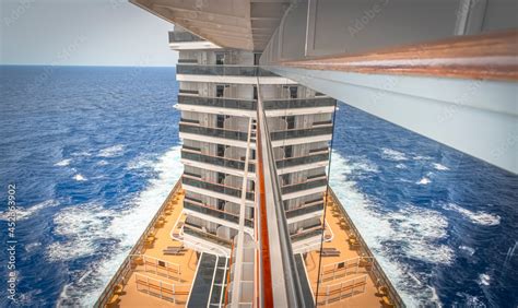 Vue Du Pont Promenade Et Des Cabines Balcons Du Msc Seaside Navire De