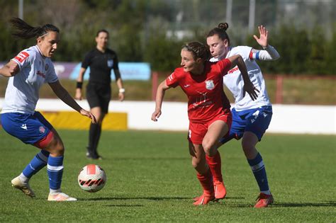 Slobodna Dalmacija Derbi nogometašica bez šušta i gušta susret nema