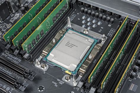 Ufficialmente Presentata La Cpu Intel Xeon W X A Core Hw Legend