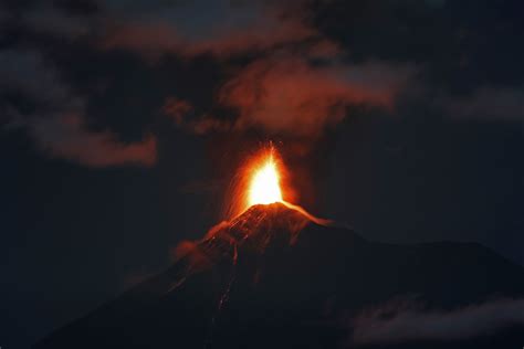 Alerta Roja Y Cientos De Evacuados Por La Erupción Del Volcán De Fuego En Guatemala Infobae