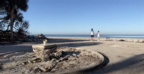 Vanderbilt Beach Naples Storm Surge From Hurricane Ian During And