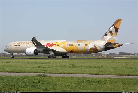 A6 BMD Etihad Airways Boeing 787 10 Dreamliner Photo By Ronald