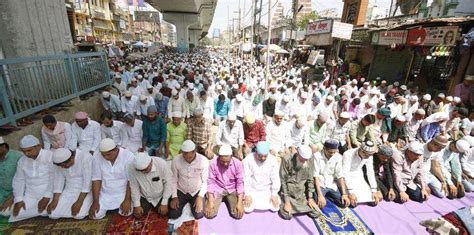 PATNA INDIA APRIL 5 Muslim Devotees Offering Last Friday Namaz In