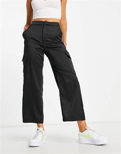 Stradivarius Pantaloni Cargo Sartoriali In Raso Neri Asos