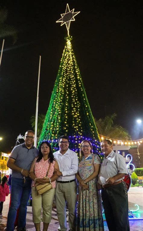 Iluminación del Árbol Navideño en la Plaza de Armas de Huaral