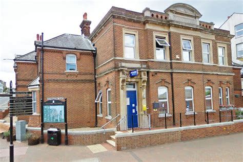 Cowes Police Station On The Market Island Echo Hr News Days A