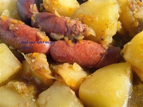 Una Gata En La Cocina Patatas Guisadas Con Salchichas