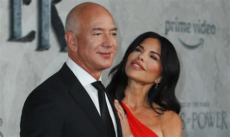 Jeff Bezos y su novia Lauren Sánchez se comprometen