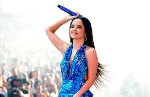 Becky G rinde tributo a Selena Quintanilla El Aragueño