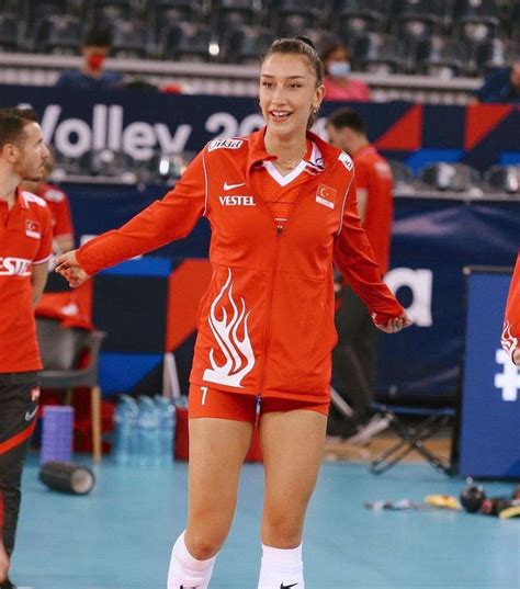 Hande Baladin Biography, Wiki, Age, Height, Weight, Interesting Facts ...