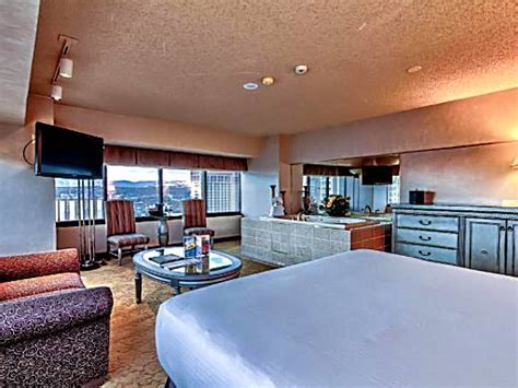 5 Hotel Rooms with Jacuzzi in Reno - Anna Holt's Guide 2024