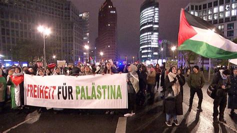 Rund 3 000 Menschen bei Solidaritäts Demonstration für Palästina rbb24