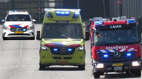 Brandweer Laak Ambulance En Politie Met Spoed Naar Meldingen In Den