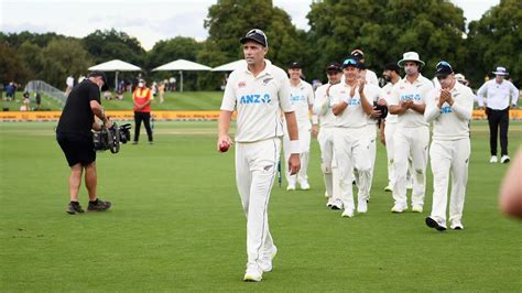 New Zealand beat South Africa, New Zealand won by an innings and 276 runs