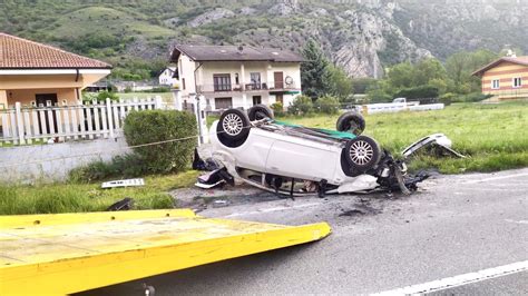 INCIDENTE IN VALSUSA AUTO SI RIBALTA SULLA STATALE UN FERITO