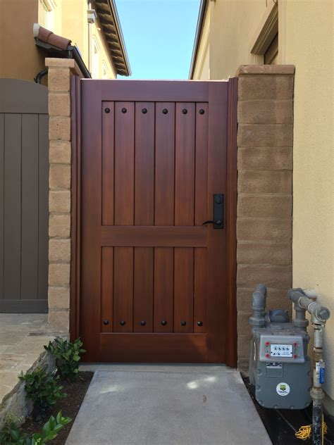 Custom Wood Gate - Garden Passages Straight Top Side Gate