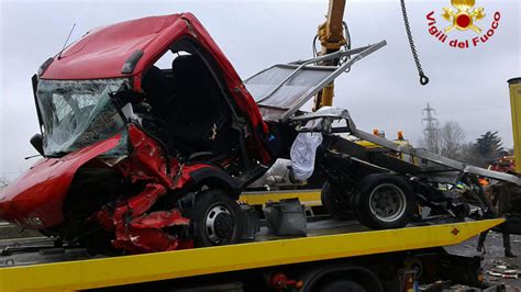 Incidente In A14 Scontro Camion Furgone Traffico Bloccato