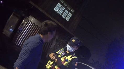 男子酒醉路邊喧鬧擾民 警勸導意外查獲通緝身分 Beanfun