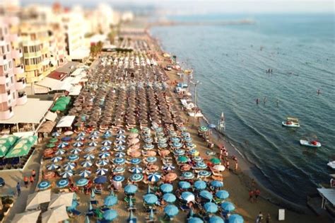 Der Strand von Durrës das Hauptreiseziel das von Urlaubern aus dem