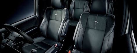 New Toyota Noah GS Sport Interior picture, Inside view photo and Seats ...