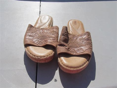 Born Sandals Womens Sz 11 M Tooled Leather Padded Leather Insole Ebay